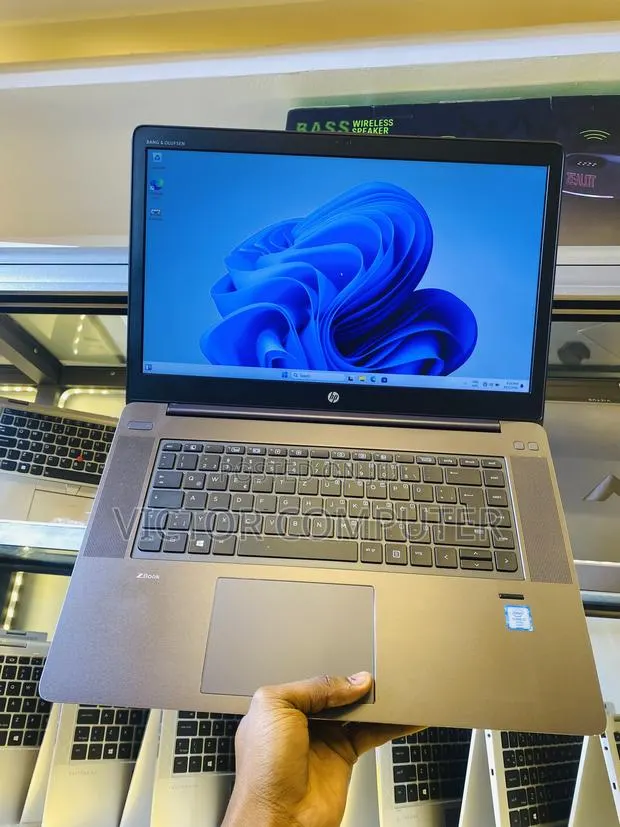 Laptop HP ZBook Studio G3 16GB Intel Core i7 SSD 256GB · Photo 1