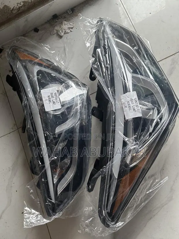 Hyundai Santafe 2018 Headlights Pair LED · Photo 1