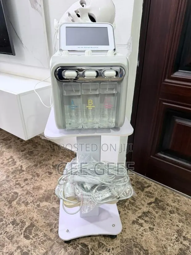 7 in 1 Hydra Facial Machine · Photo 1