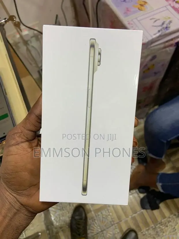 New Apple iPhone Air 256 GB White · Photo 1