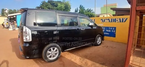 Toyota Voxy X 4WD 8-Seater 2012 Black · Photo 1