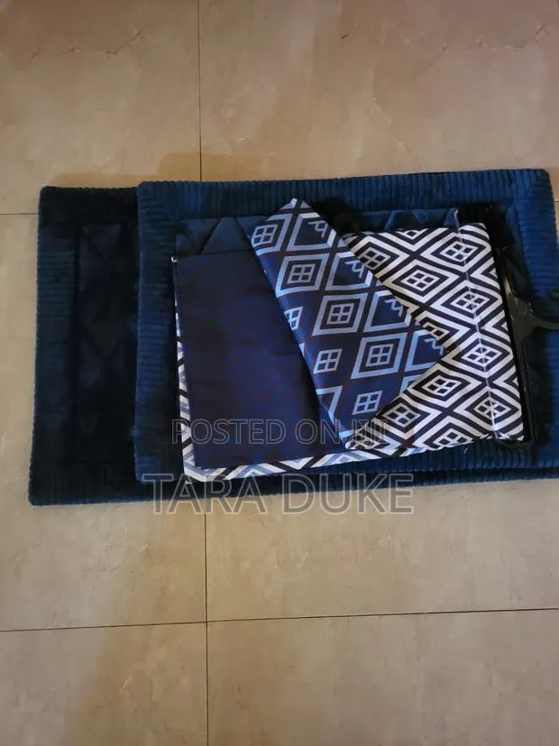 Shower Curtain Set With Bath Rugs · Photo 1