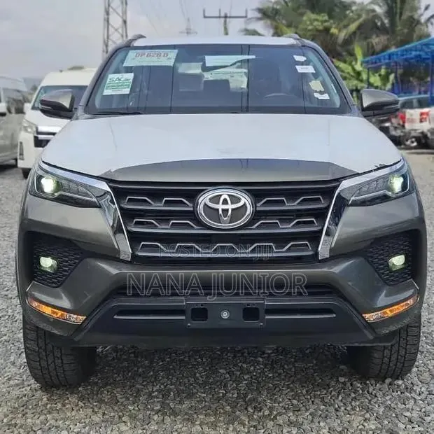 Toyota Fortuner 2024 Brown · Photo 1