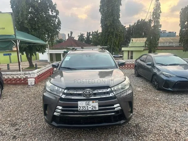 Toyota Highlander 2019 Gray · Photo 1
