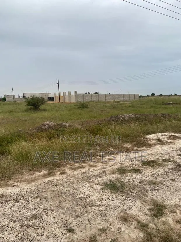 Huge Incentives on Lands · Photo 1