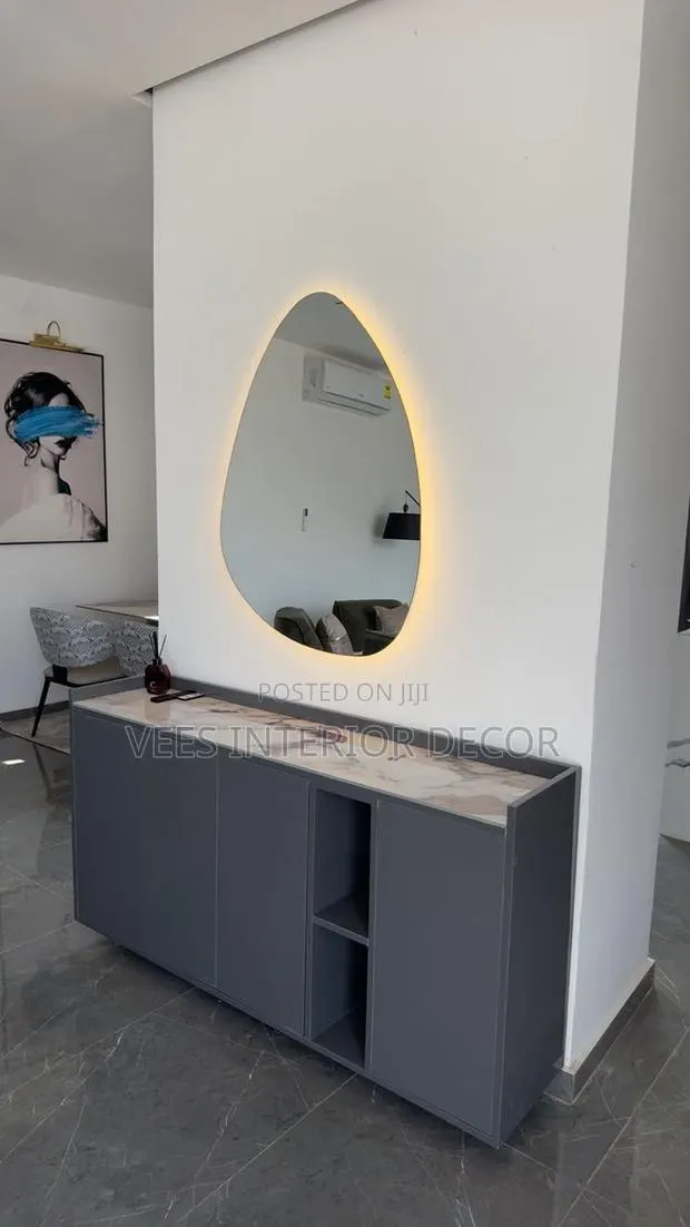 Console Table · Photo 1
