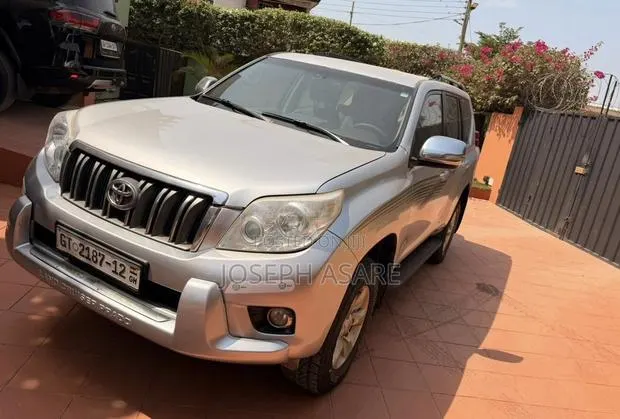 Toyota Land Cruiser Prado 2012 · Photo 1