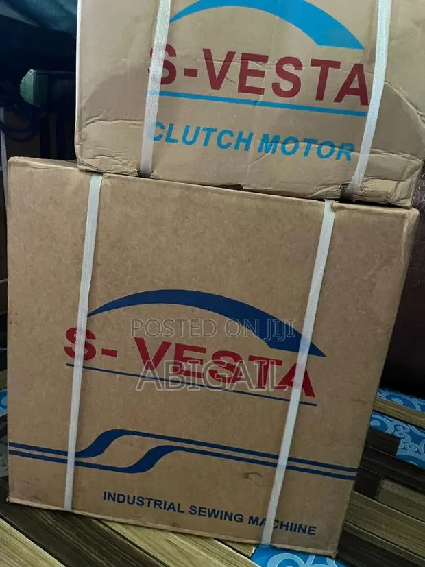 Brand-New S-Vester Overlock Industrial Machine · Photo 1