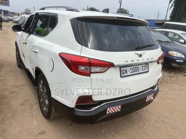 SsangYong Rexton 2019 White · Photo 1