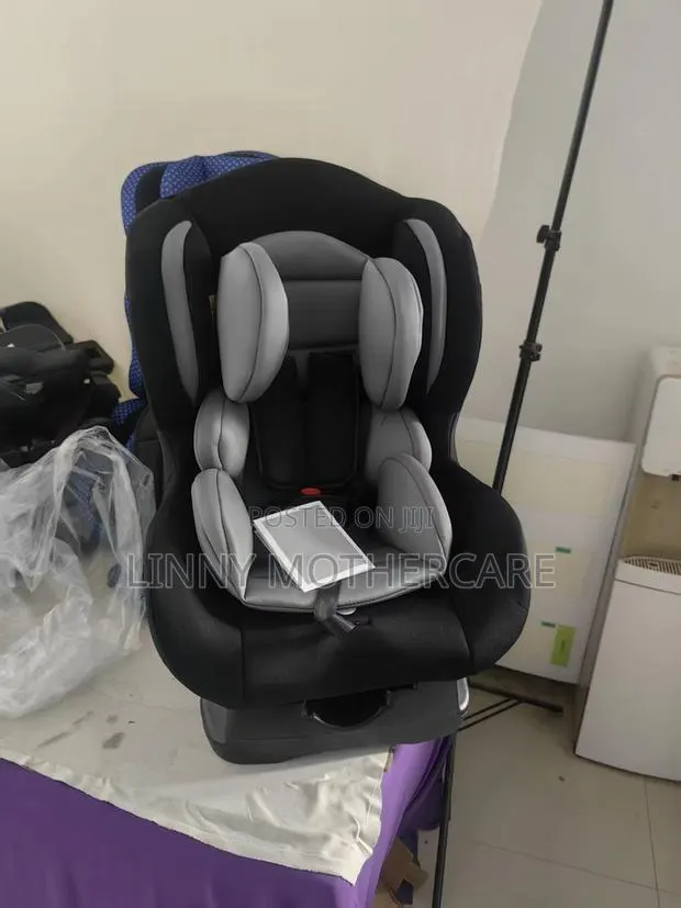 Infant-to-Toddler 360 Rotation Car Seat · Photo 1