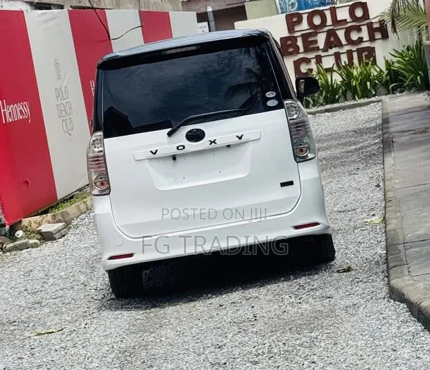 8 Seater Voxy _ Car Rental · Photo 3