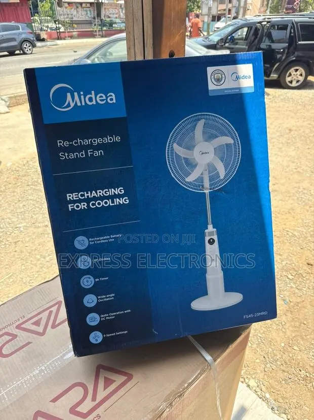 Shop From the Best Store 18”Fan Rechargeable Midea · Photo 1