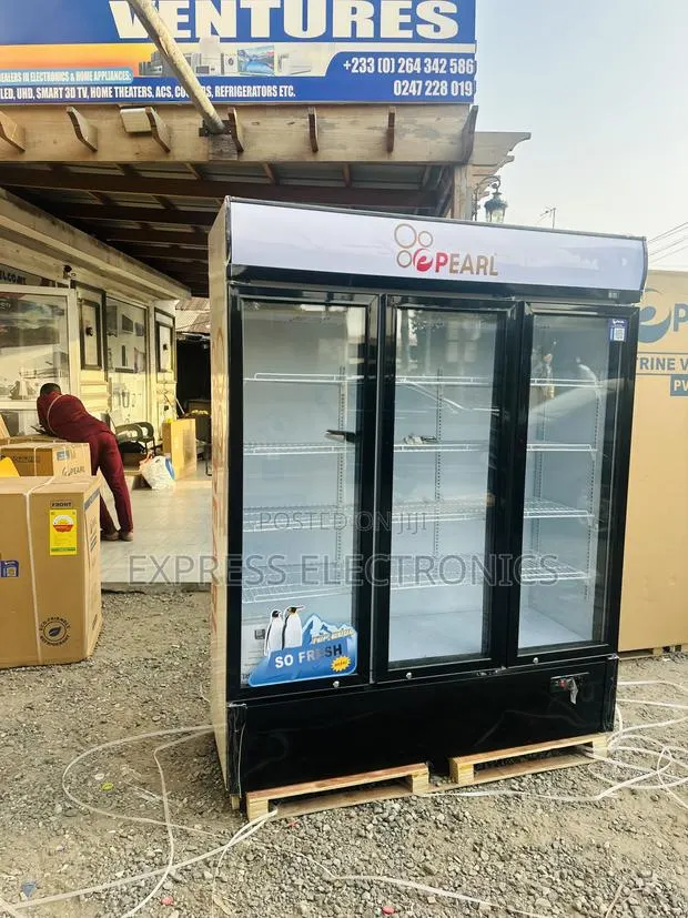 Ultra Modern Sleek Three Doors Pearl Display Fridge · Photo 1