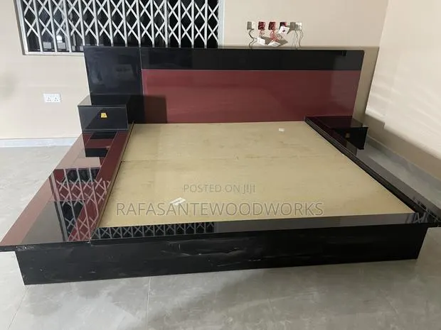 Raf Bed With Laminated Plywood · Photo 1