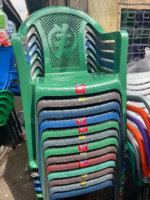 Plastic Chair · Photo 1