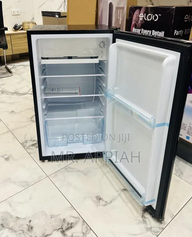 Manual Defrost Nasco Nasf1-110fl Single Door Table Top Fridge,Black. · Photo 1