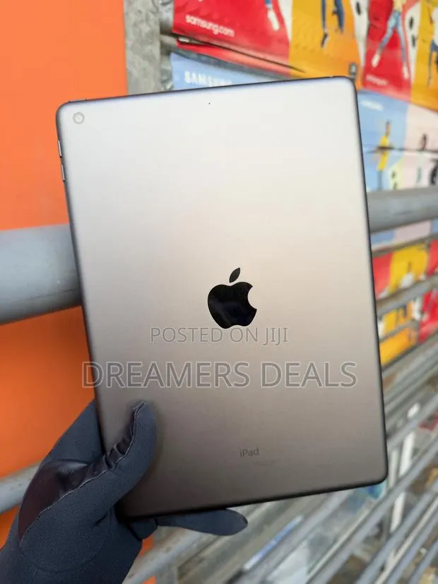 Apple iPad 10.2 (2019) 128 GB Gray · Photo 1