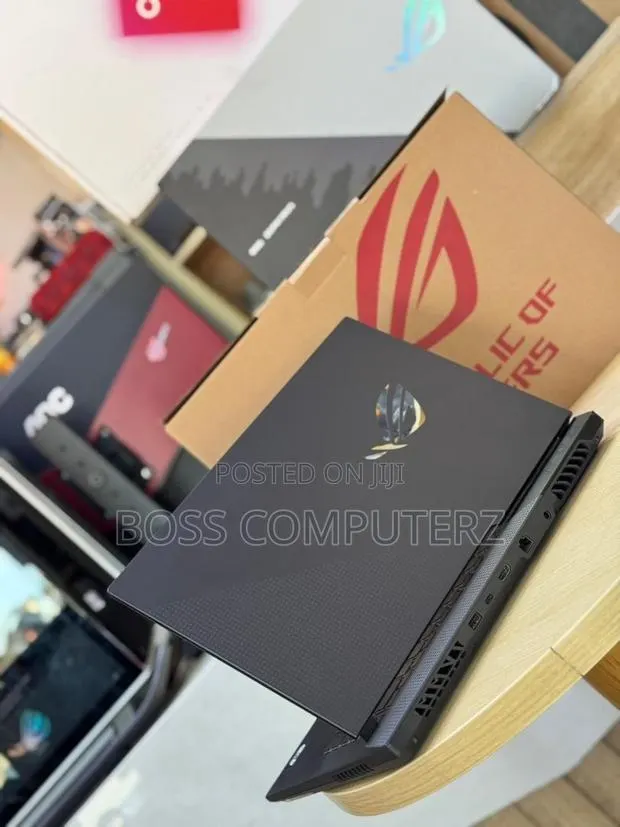 New Laptop Asus ROG Strix G17 16GB AMD Ryzen 9 SSD 512GB · Photo 1