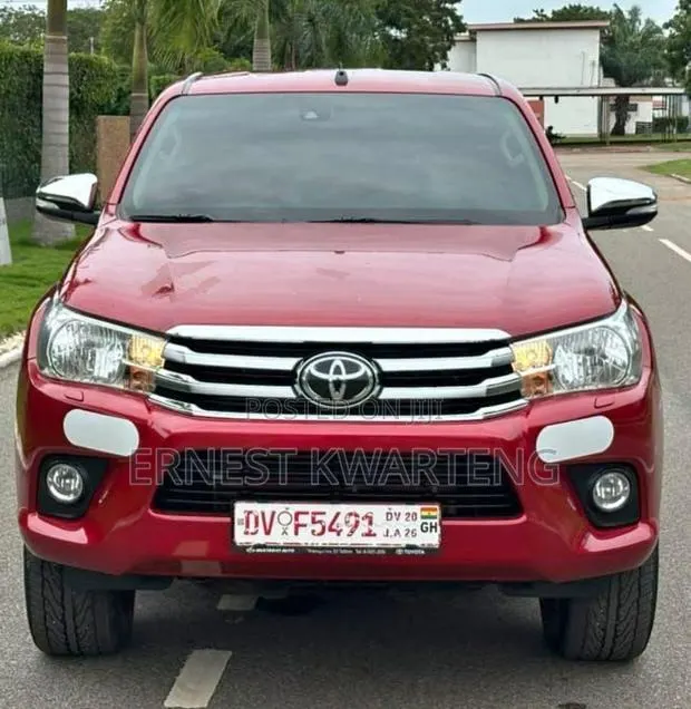 Toyota Hilux 2019 Red · Photo 1