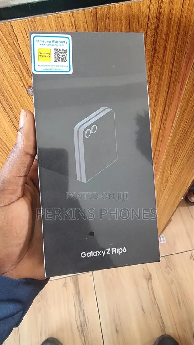 New Samsung Galaxy Z Flip6 256 GB Black · Photo 1