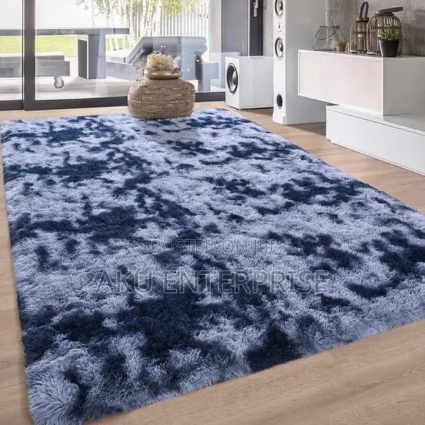 Hairy And Fluffy Center Carpet · Photo 1
