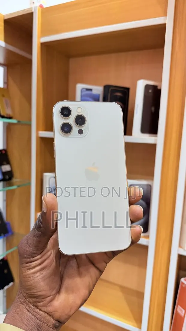 Apple iPhone 12 Pro Max 128 GB Gold · Photo 1