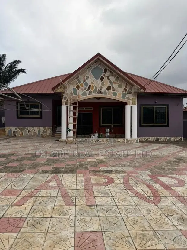 3bdrm House in Taifa Burkina, Station Area for sale · Photo 1
