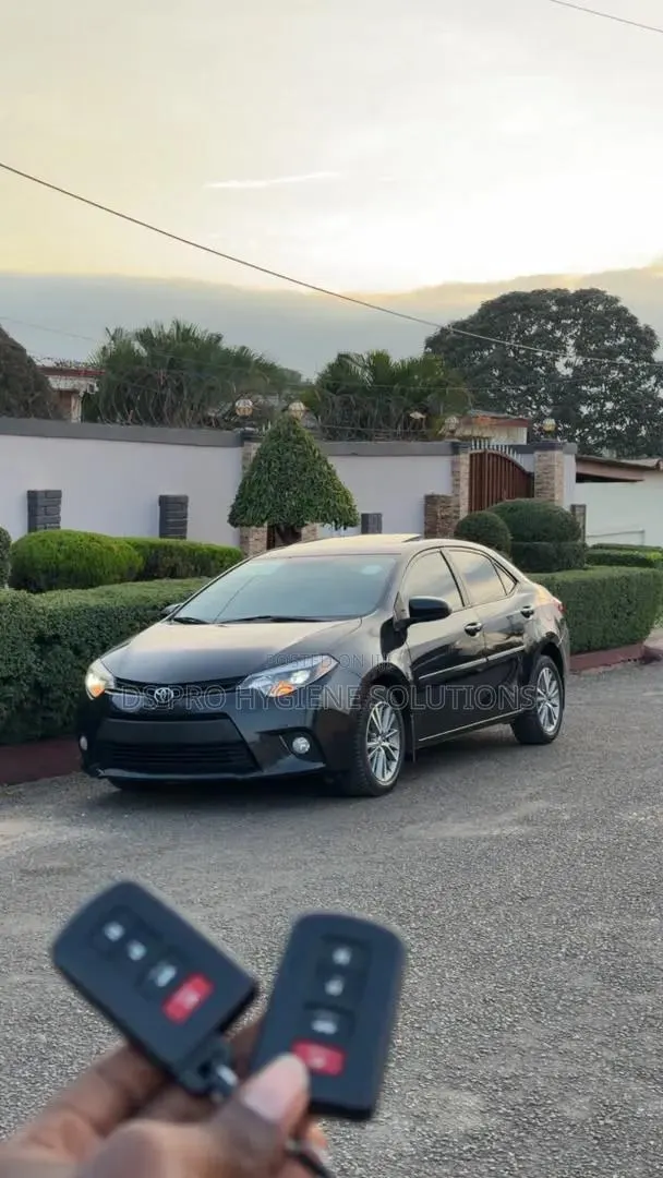Toyota Corolla 2015 Black · Photo 1