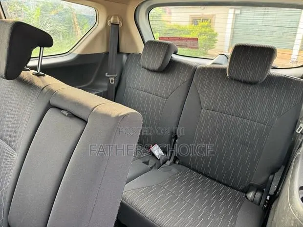 Toyota Rumion 1.5 FWD 2022 Silver · Photo 1