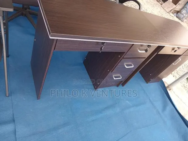 Head of School Desk · Photo 1