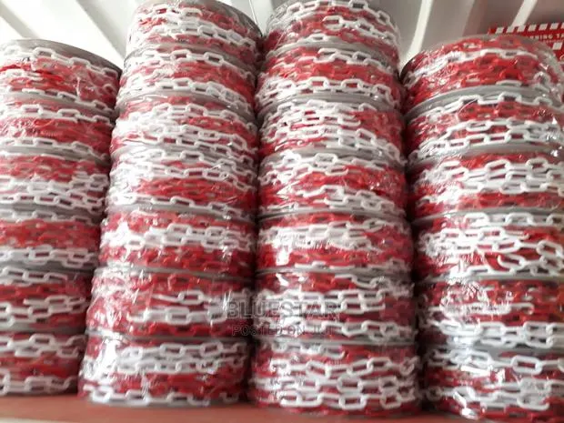 Plastic Safety Chains · Photo 1