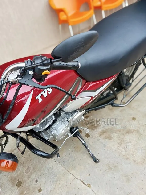 TVS HLX 125 2018 Red · Photo 1