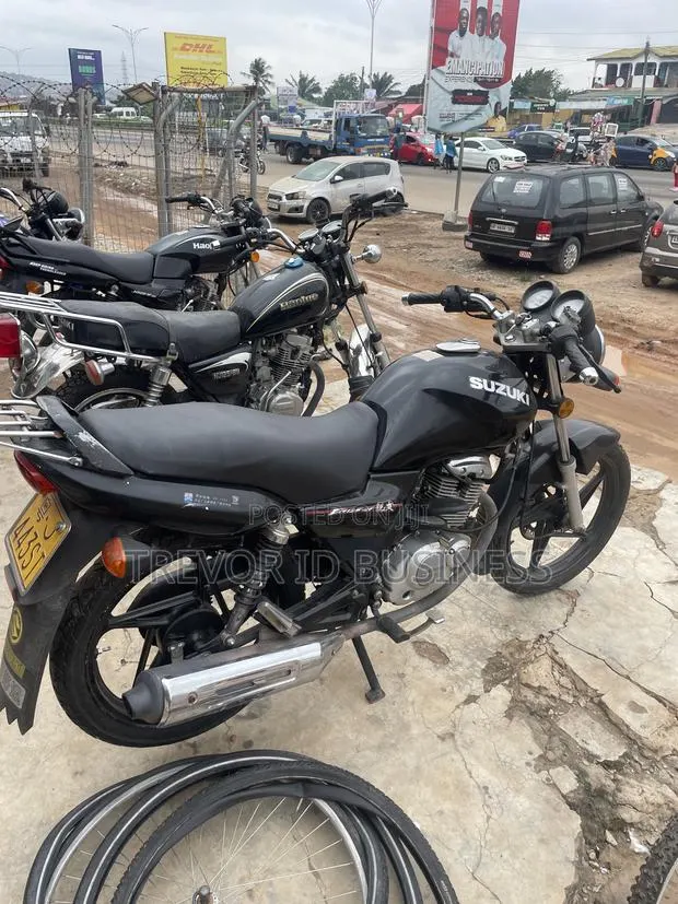 Suzuki EN125-2A 2010 Black · Photo 1