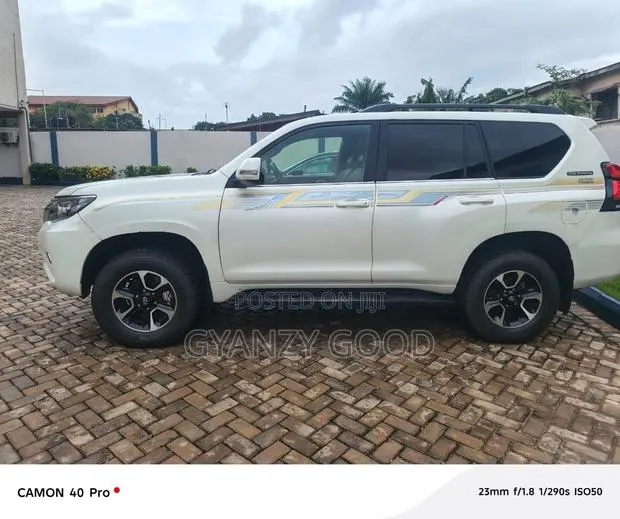 Toyota Land Cruiser Prado 2013 White · Photo 1