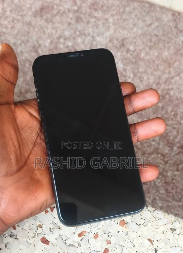 Apple iPhone X 64 GB Black · Photo 1