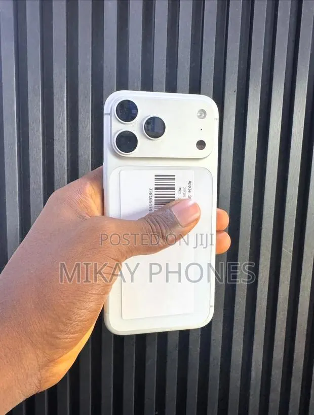 Apple iPhone 17 Pro Max 256 GB White · Photo 1