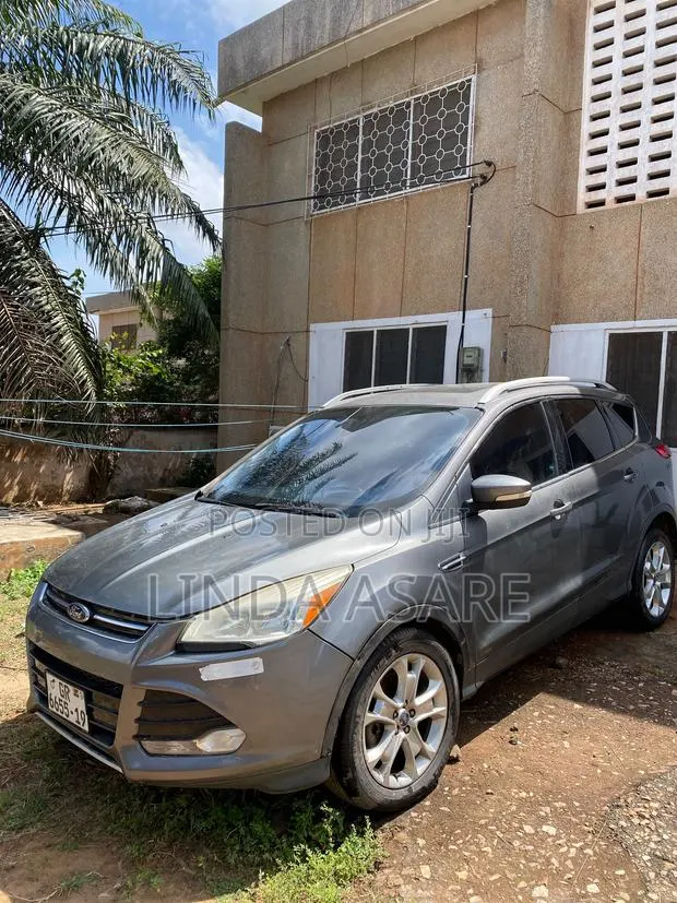 Ford Escape Titanium 4dr SUV (1.6L 4cyl Turbo 6A) 2014 Gray · Photo 1