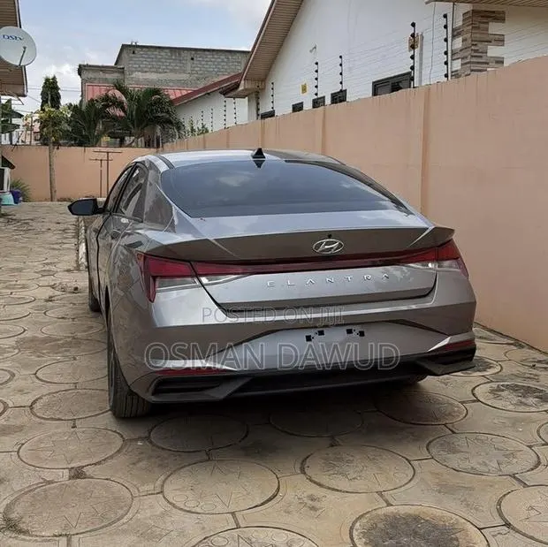 Hyundai Elantra 2023 Gray · Photo 1