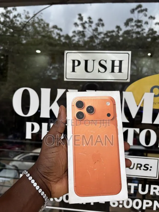 New Apple iPhone 17 Pro Max 256 GB Orange · Photo 1