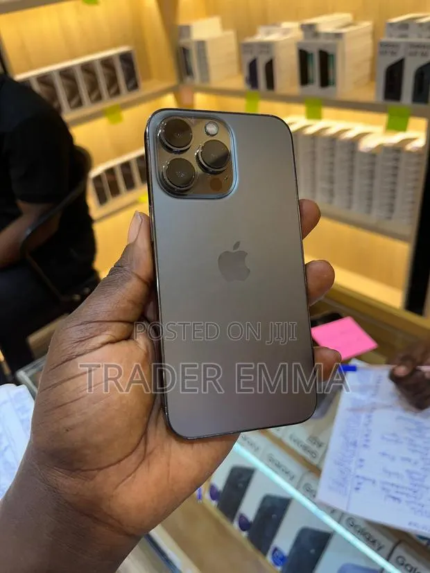 Apple iPhone 13 Pro 128 GB Gray · Photo 1