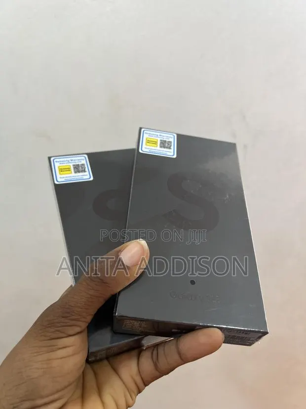 New Samsung Galaxy S22 5G 256 GB Black · Photo 1