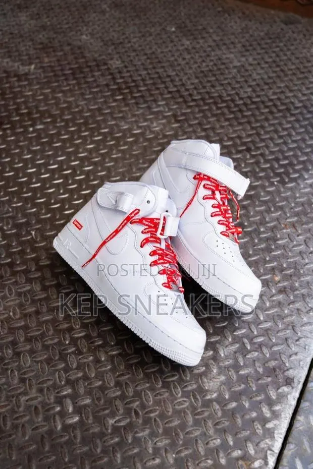 Af1 Mid Triple White X Supreme · Photo 1