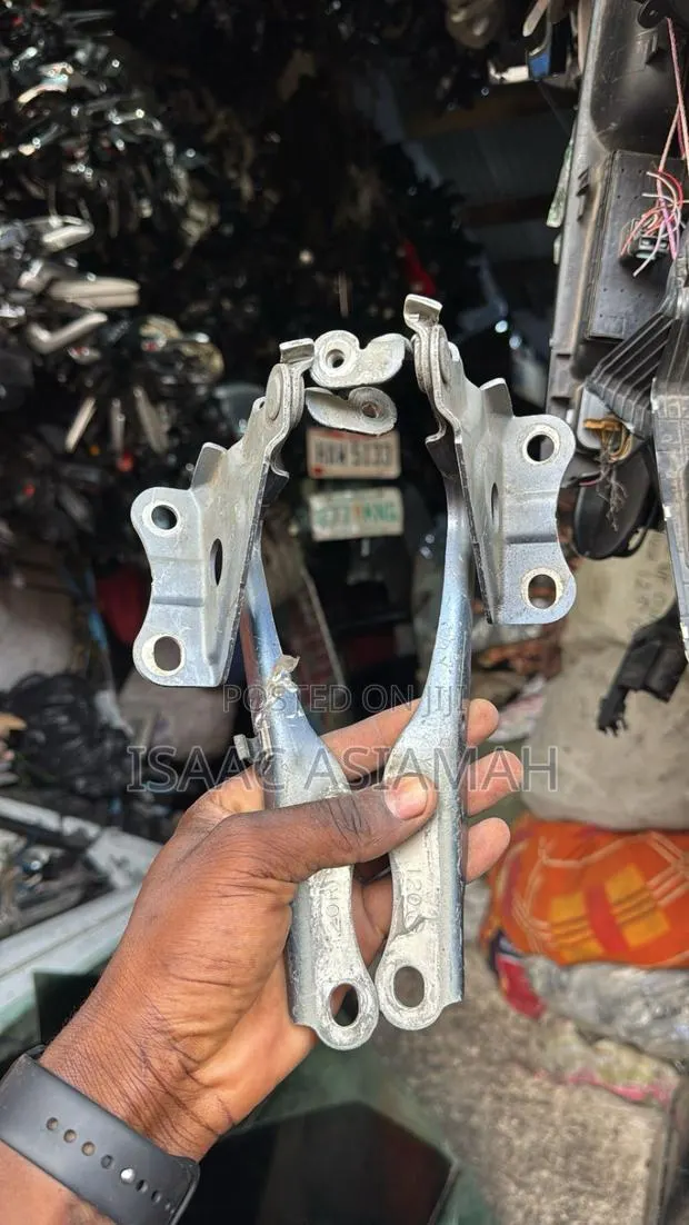 Toyota Rav4 2008,2009,2010,2011,2012 Bonnet Hinge / Inches · Photo 1