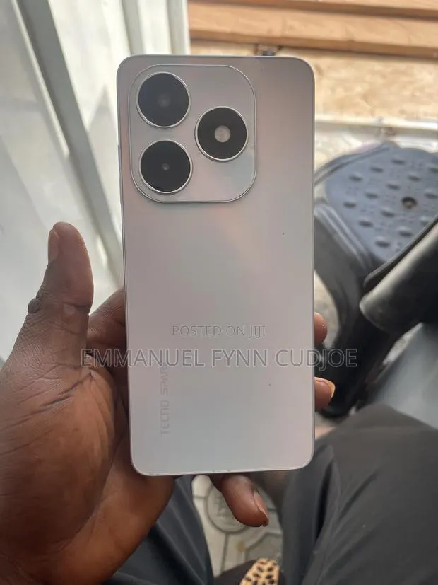 Tecno Spark 20 128 GB White · Photo 1