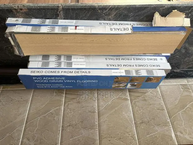 Box Of 36 Self-adhesive Waterproof Pvc Tile Flooring · Photo 1