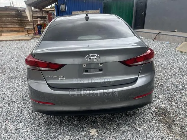 Hyundai Elantra 2027 Gray · Photo 1