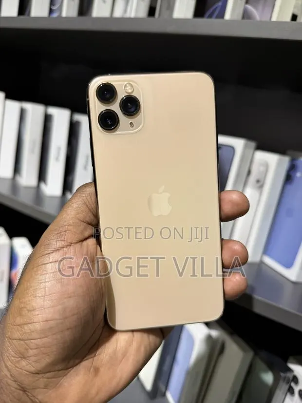 Apple iPhone 11 Pro Max 256 GB Gold · Photo 1