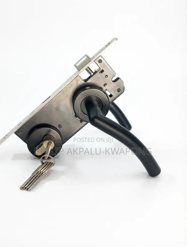 Matt Black Curved Door Lock · Photo 1