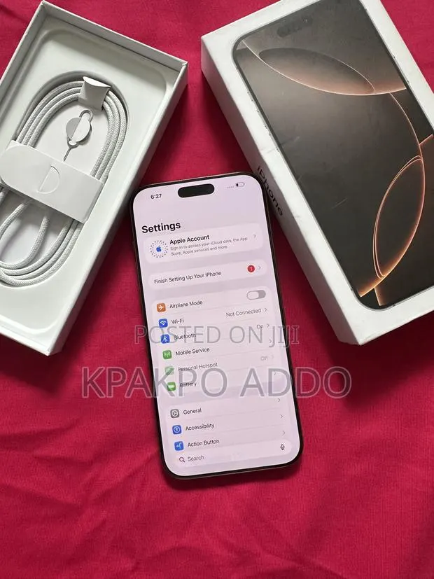 Apple iPhone 16 Pro Max 256 GB Gold · Photo 1