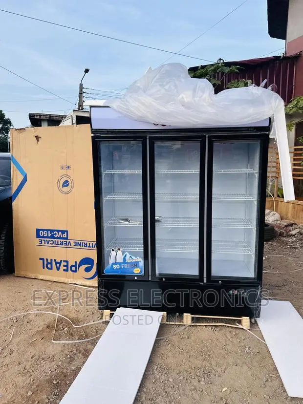 Stand Up Display Fridge Pearl PVC-150 950L. · Photo 1